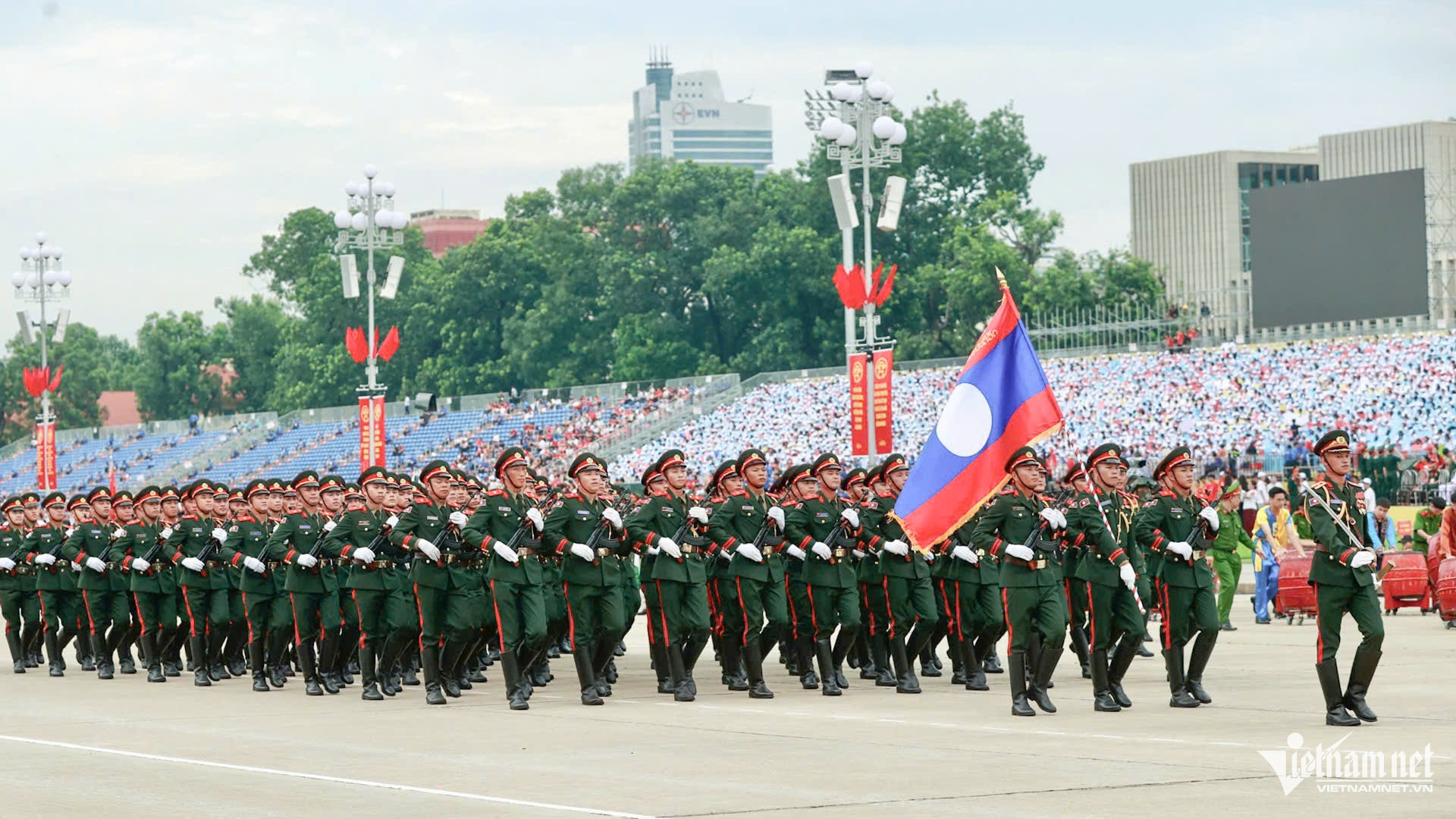 hanoi parade5.jpg