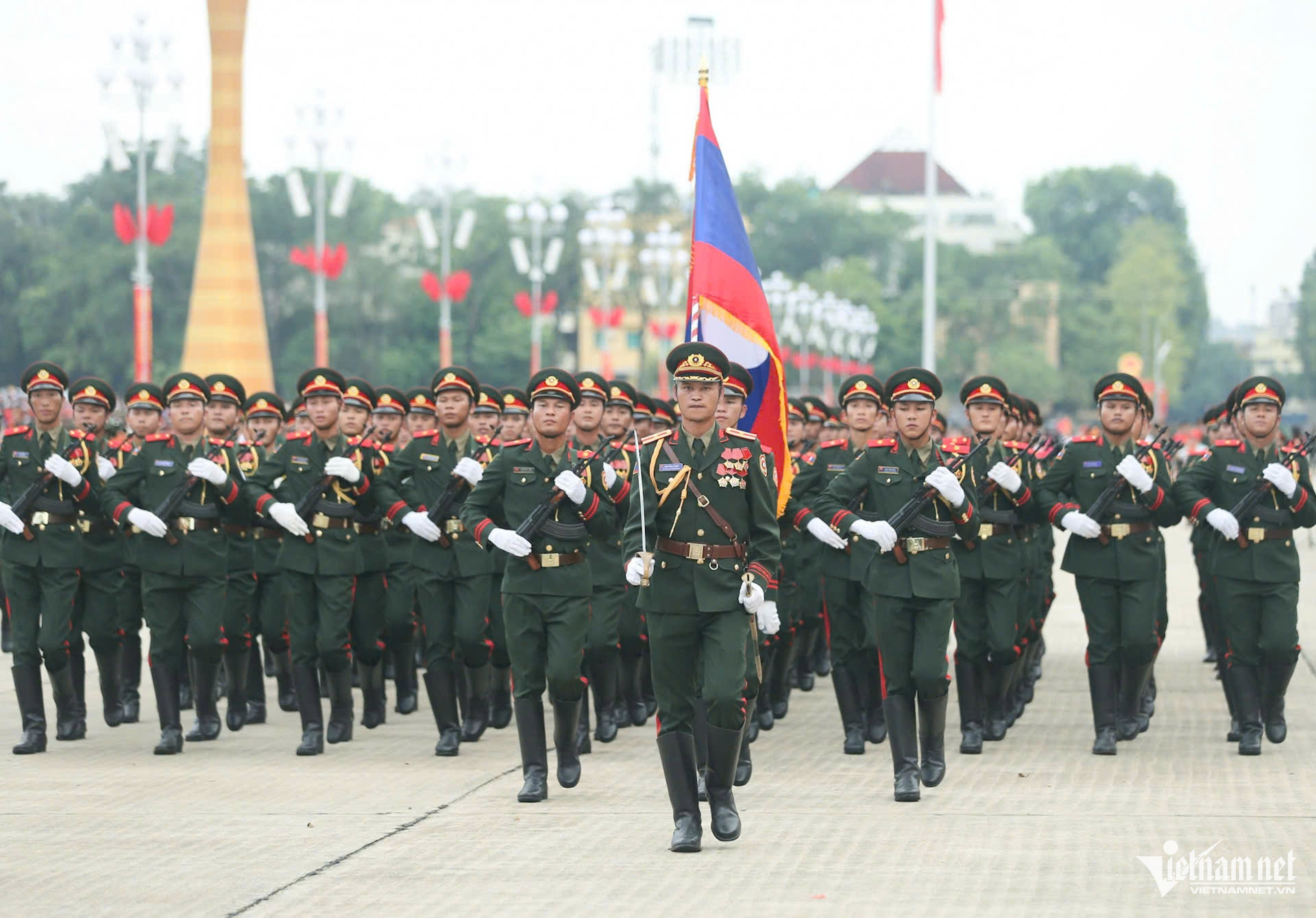 hanoi parade6.jpg
