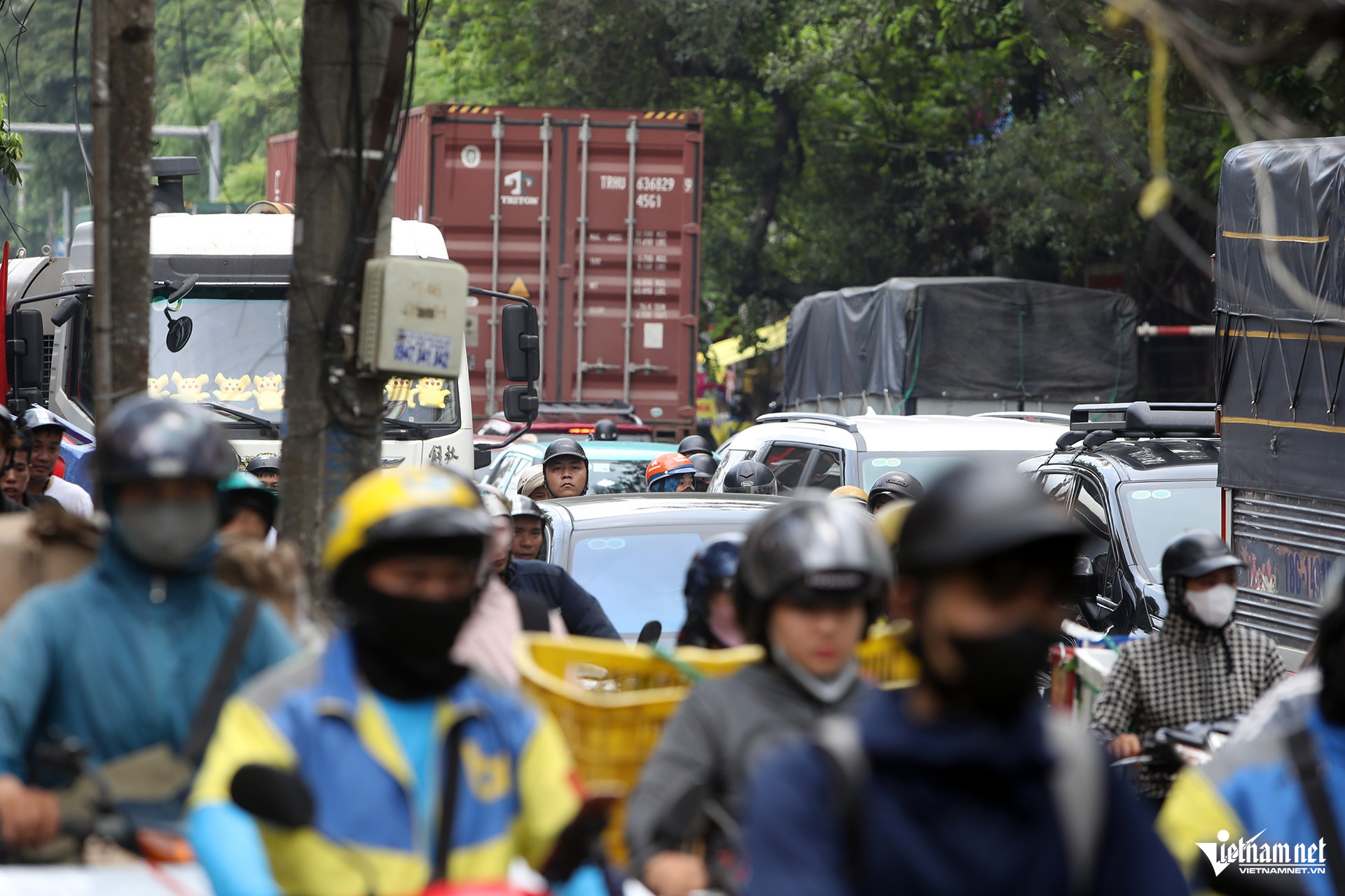 hanoi traffic jam.jpg