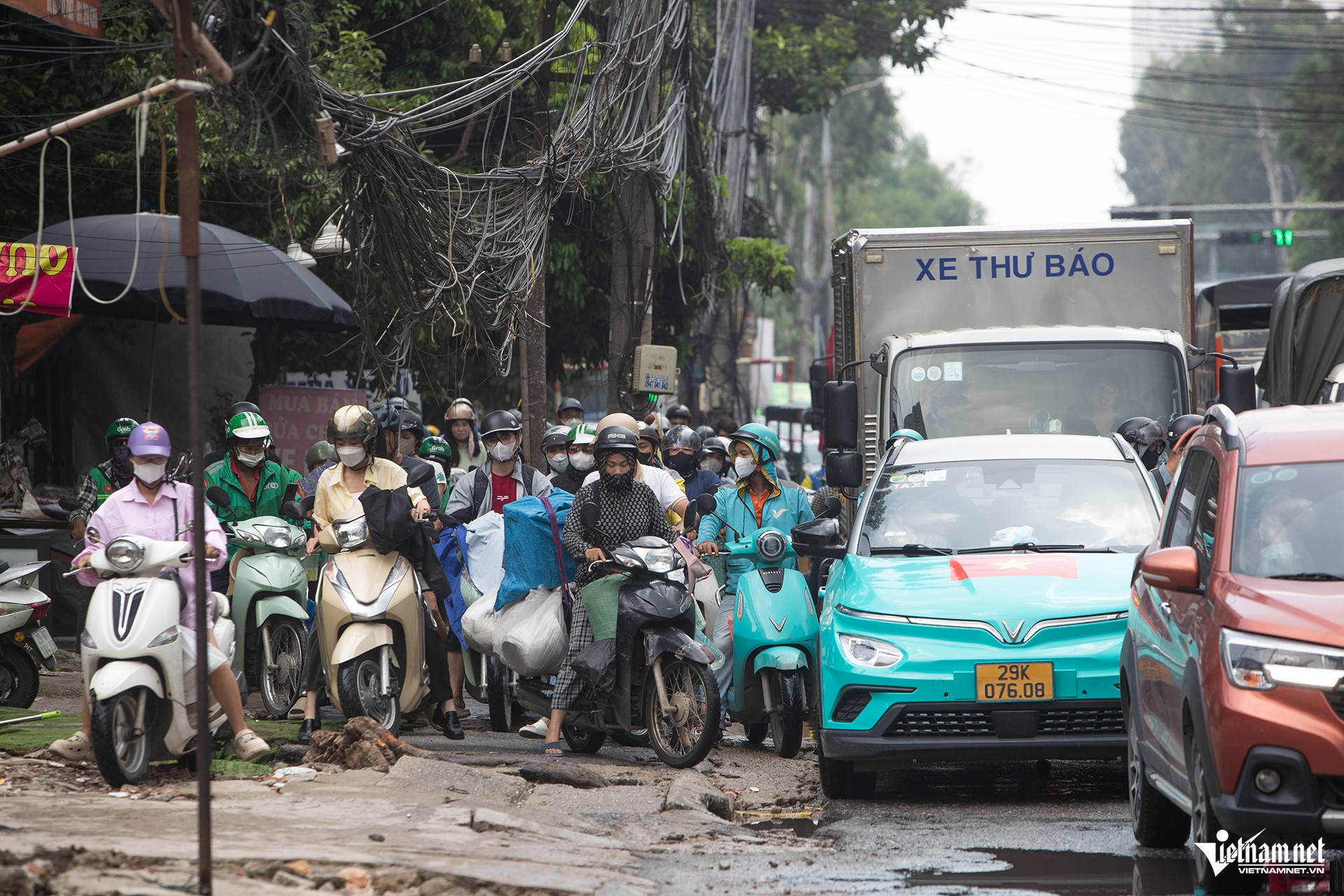 hanoi traffic jam1.jpg
