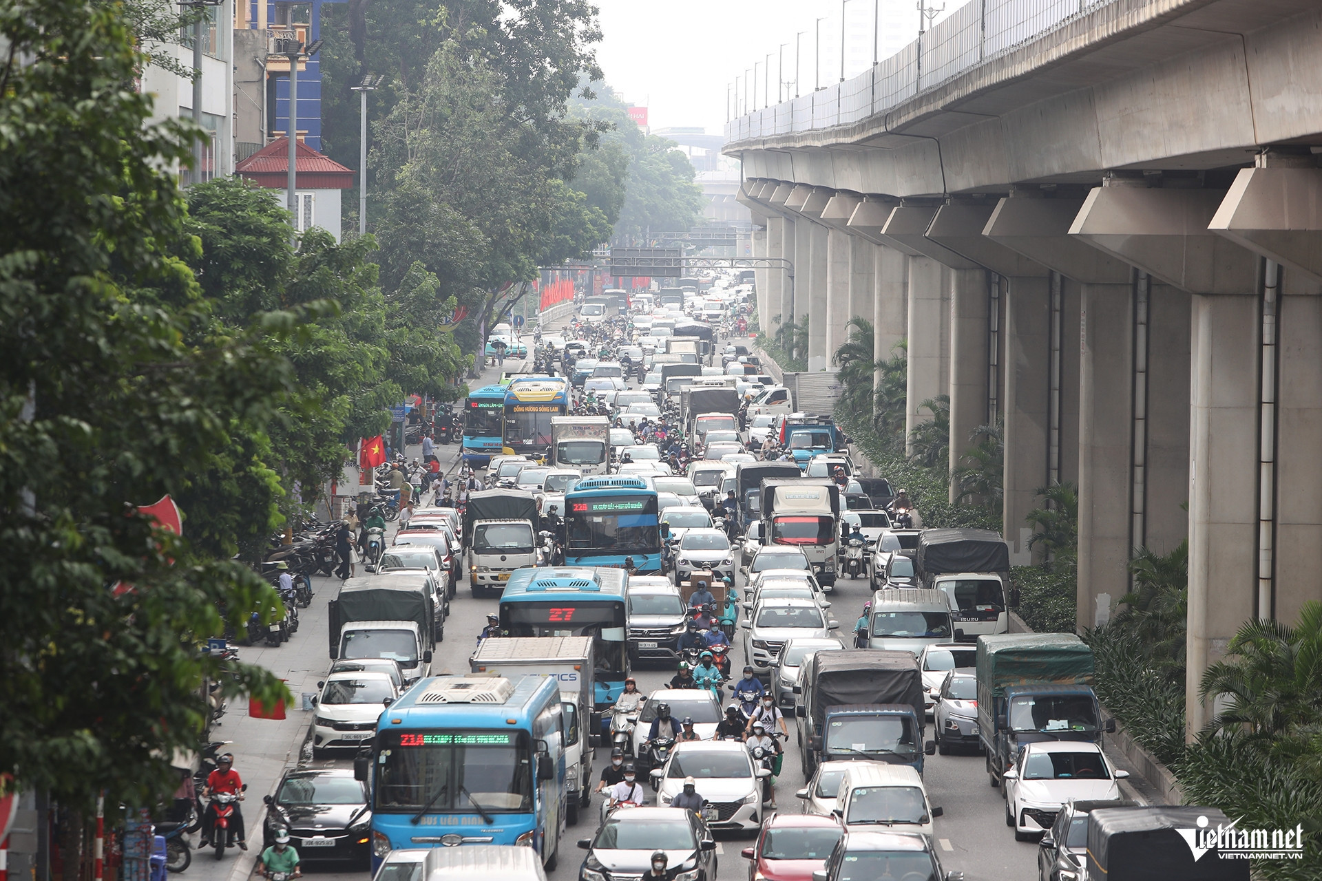 hanoi traffic jam11.jpg
