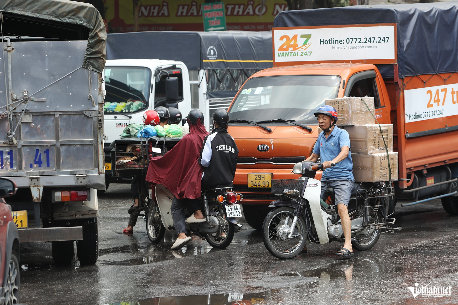 hanoi traffic jam4.jpg