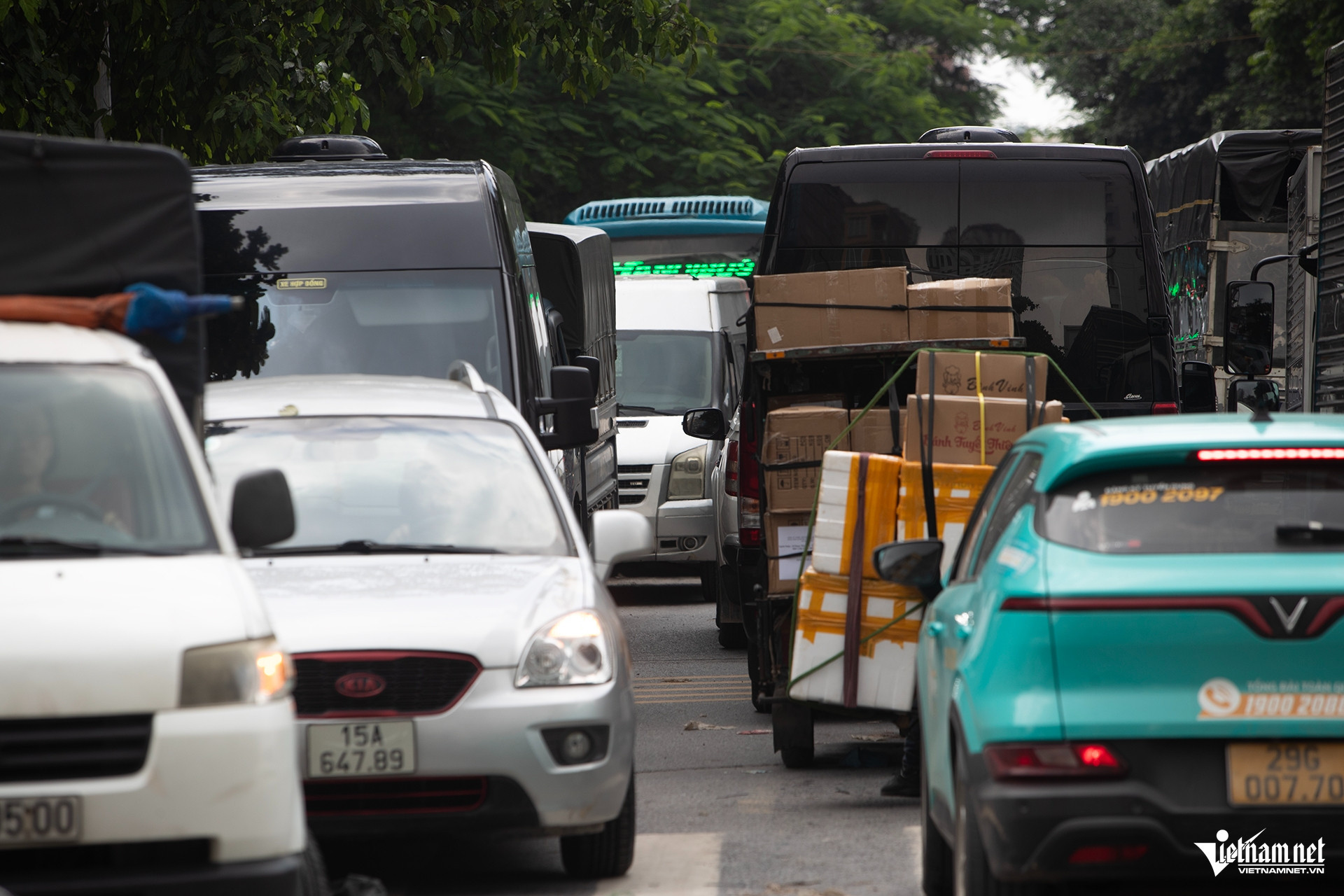 hanoi traffic jam7.jpg