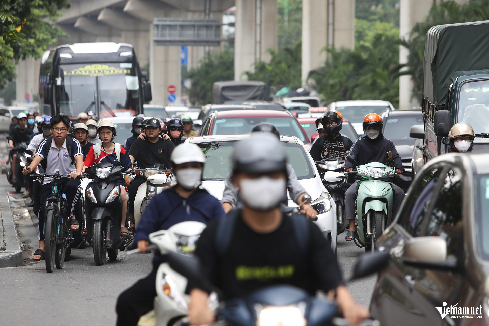 hanoi traffic jam9.jpg