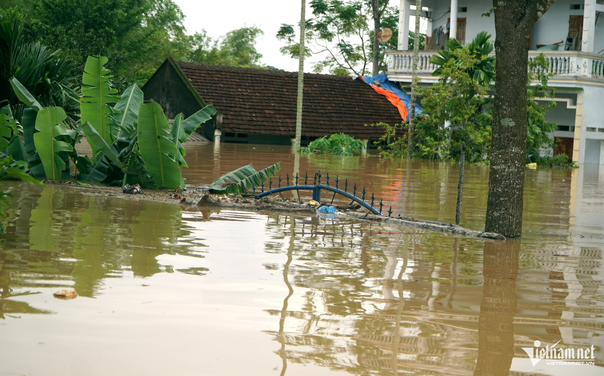 W-a5Người dân vùng rốn lũ Thanh Hóa.JPG.jpg