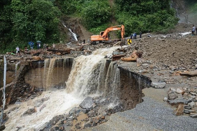Typhoon Kajiki leaves five dead and three missing