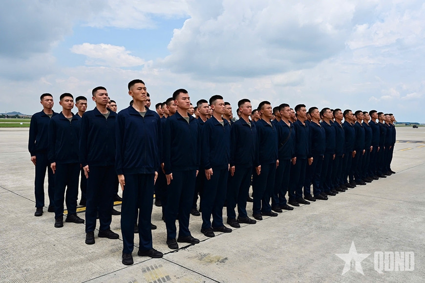 Đoàn quân nhân Trung Quốc tham gia diễu binh, diễu hành đã đến Hà Nội