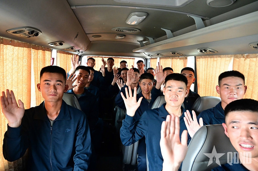 Đoàn quân nhân Trung Quốc tham gia diễu binh, diễu hành đã đến Hà Nội