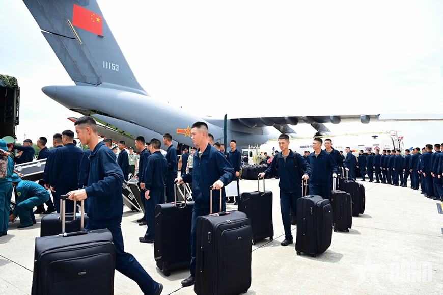 Đoàn quân nhân Trung Quốc tham gia diễu binh, diễu hành đã đến Hà Nội