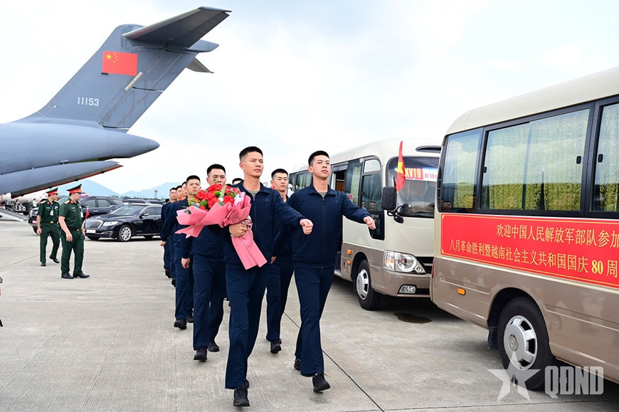 Đoàn quân nhân Trung Quốc tham gia diễu binh, diễu hành đã đến Hà Nội