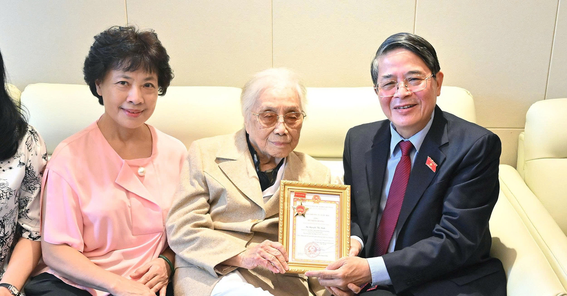 National Assembly honors former Vice President Nguyen Thi Binh