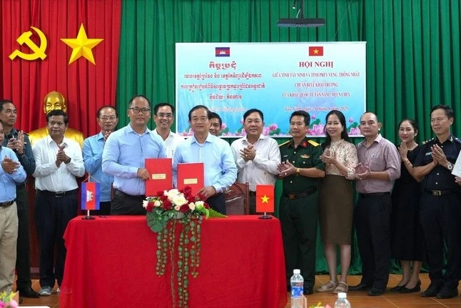 Vietnam, Cambodia to open Tan Nam – Meun Chey border gate pair in October