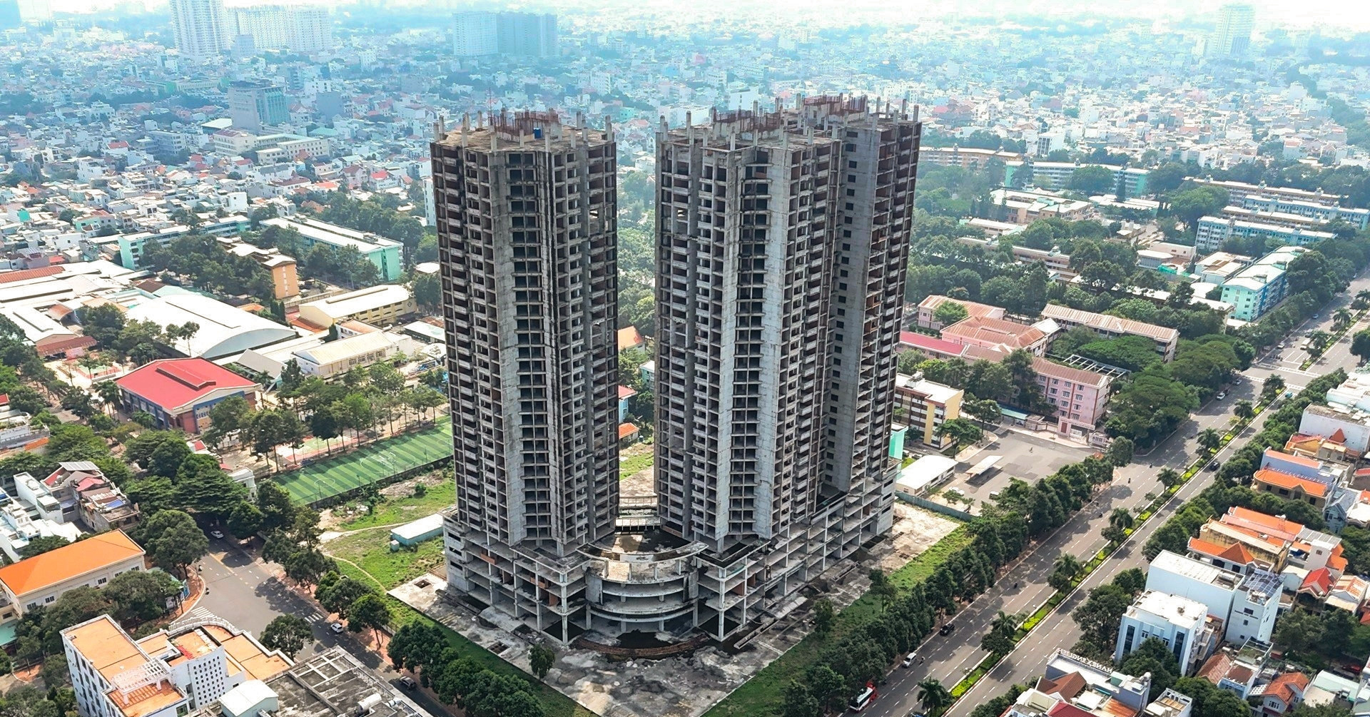 Government to investigate stalled 32-story tower in Ho Chi Minh City