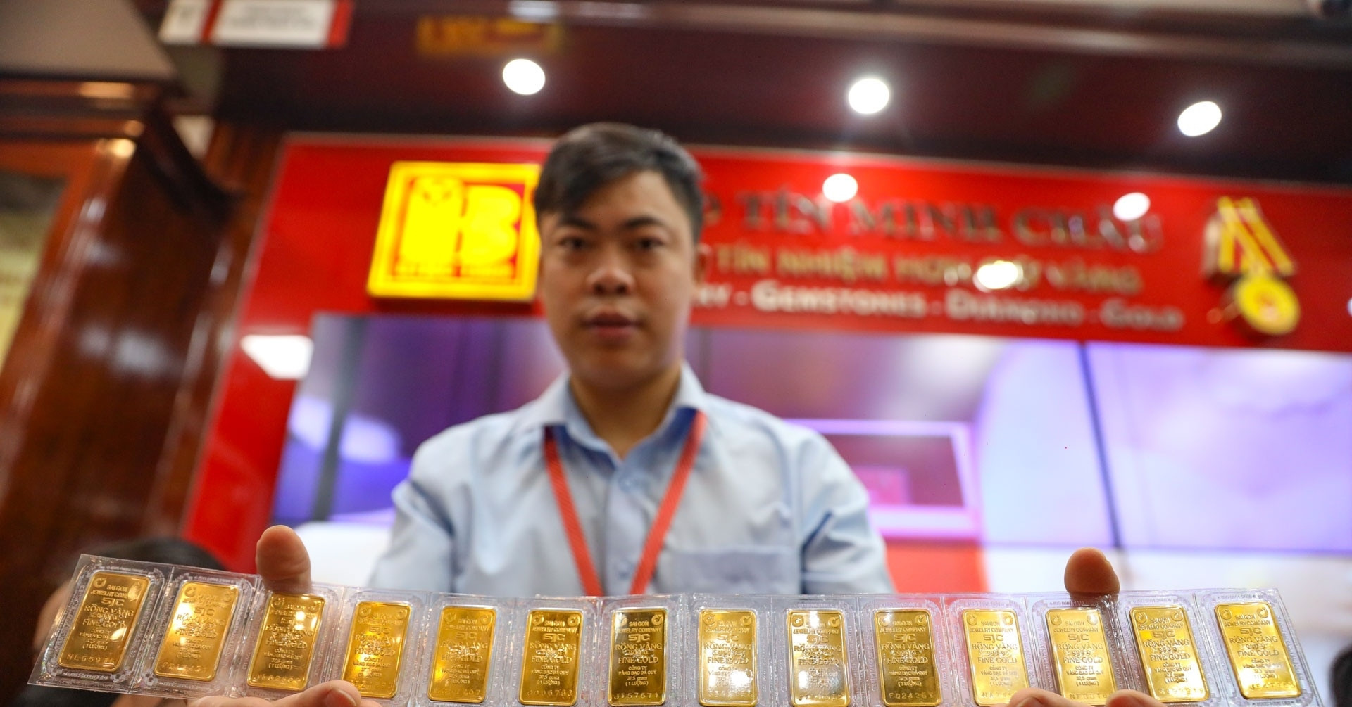 Gold monopoly ends, but prices may stay high for up to two years