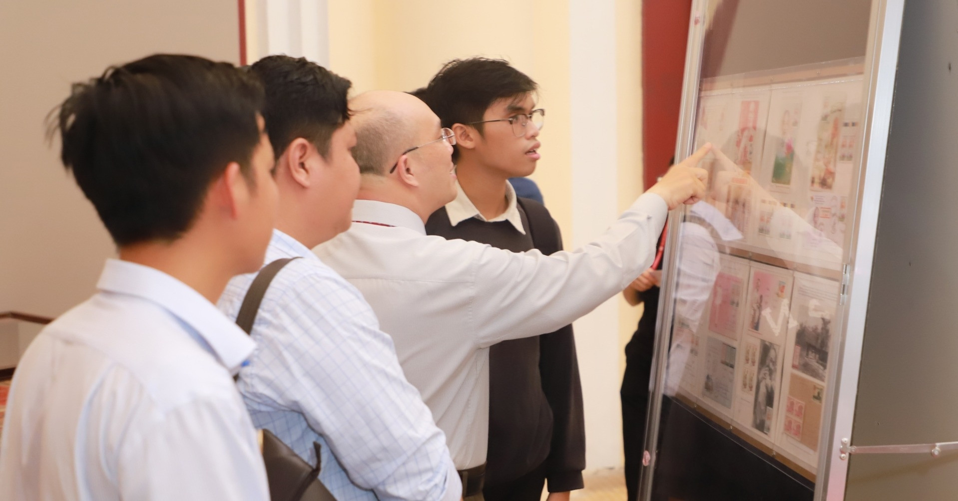 25-year stamp journey reveals Vietnam’s global image