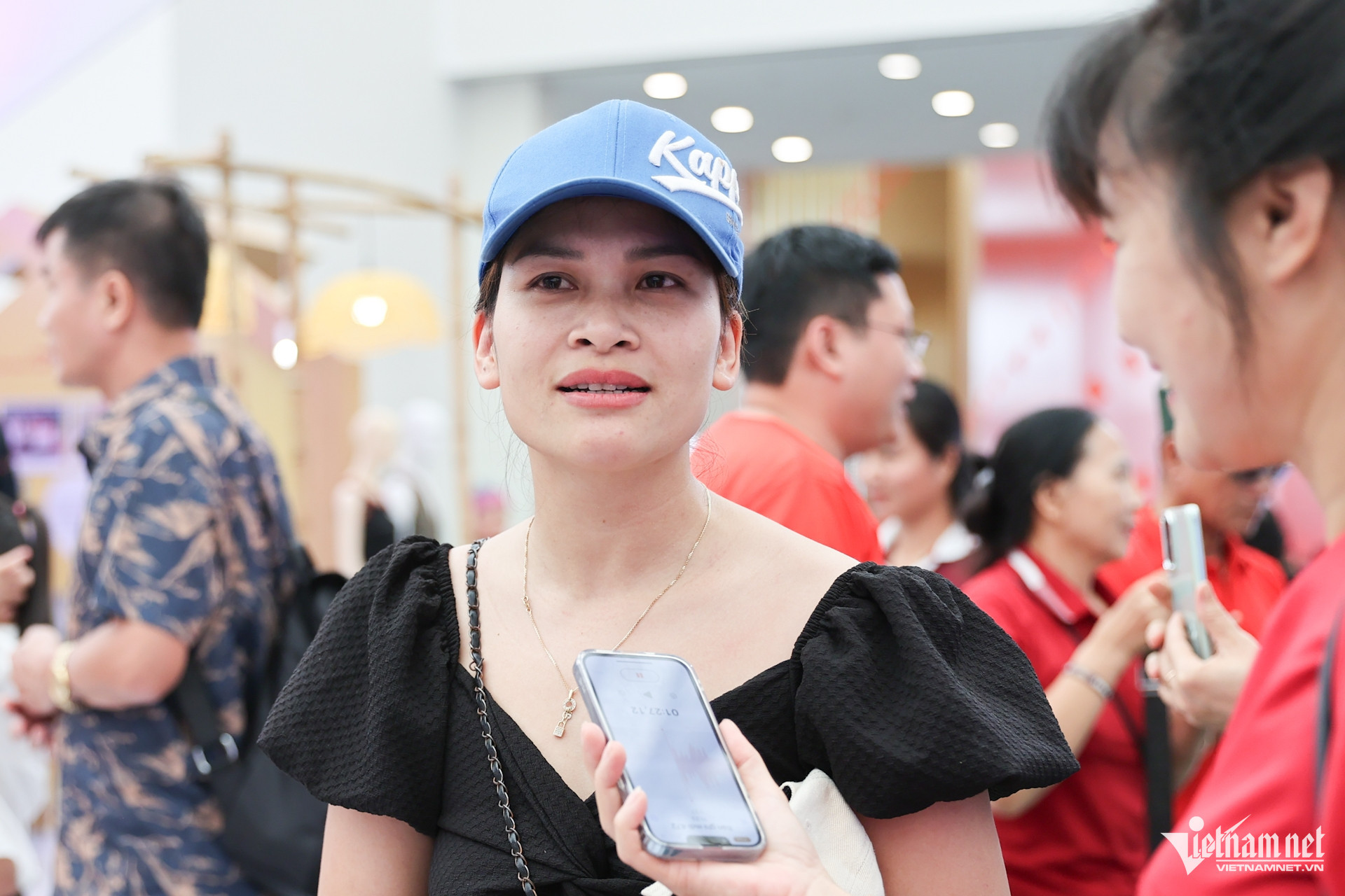 W-Chi Thao Viet Hung.jpg