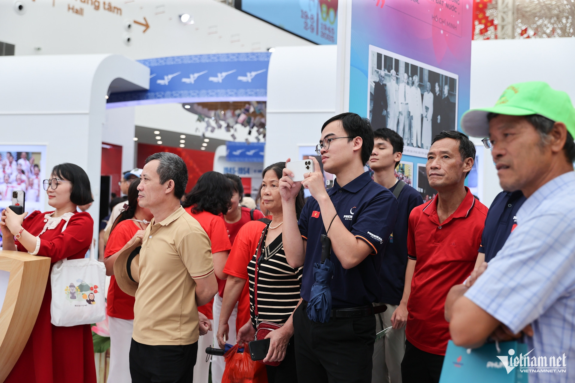 W-Nguoi dan trai nghiem.jpg