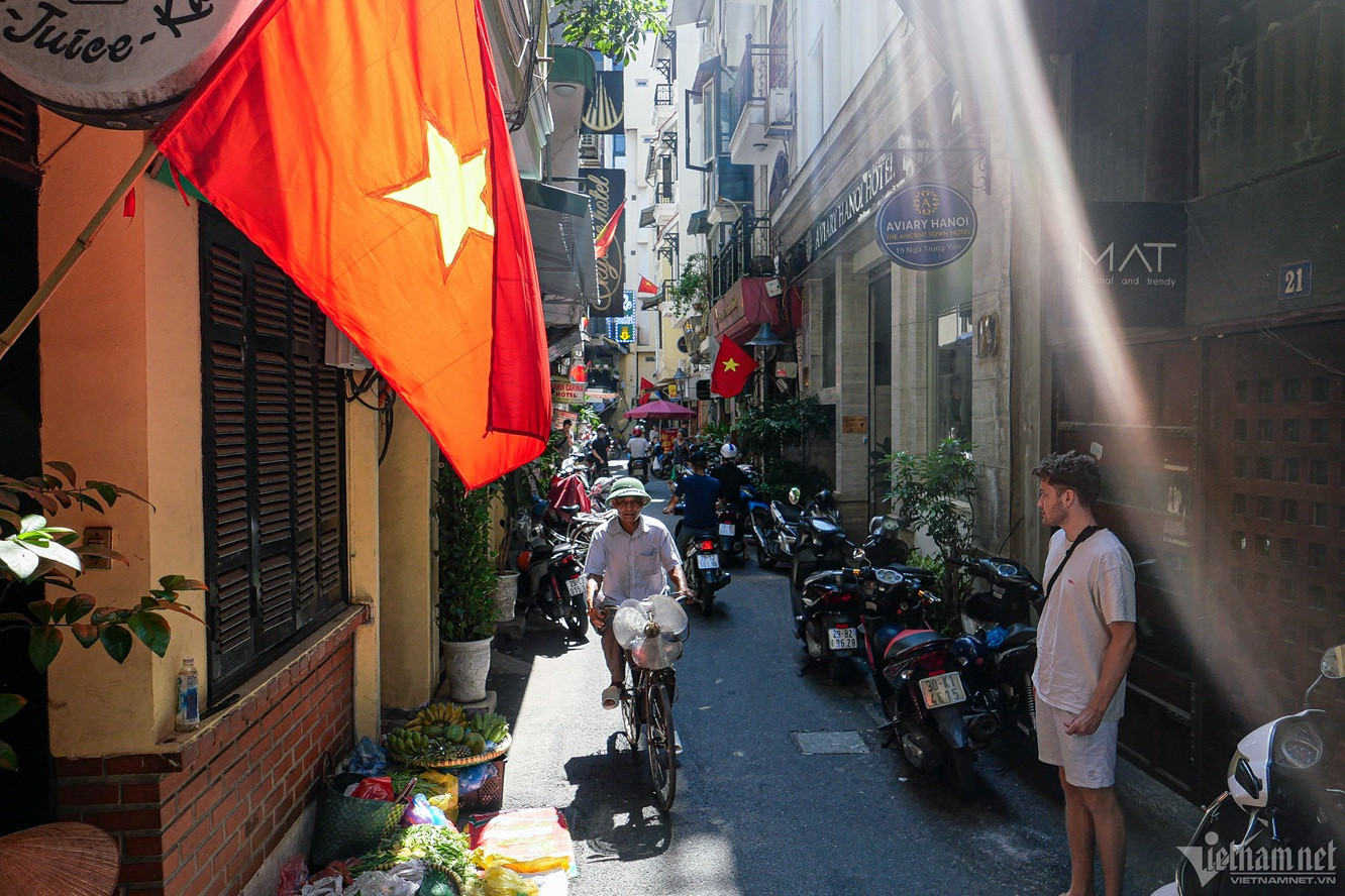 Where to eat in Hanoi on September 2: 4 must-visit food streets