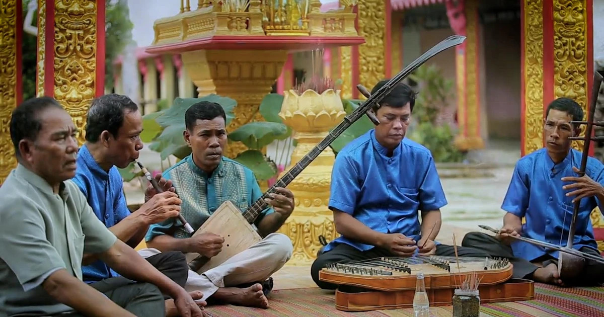 Ancient Khmer ballads echo through chapey strings
