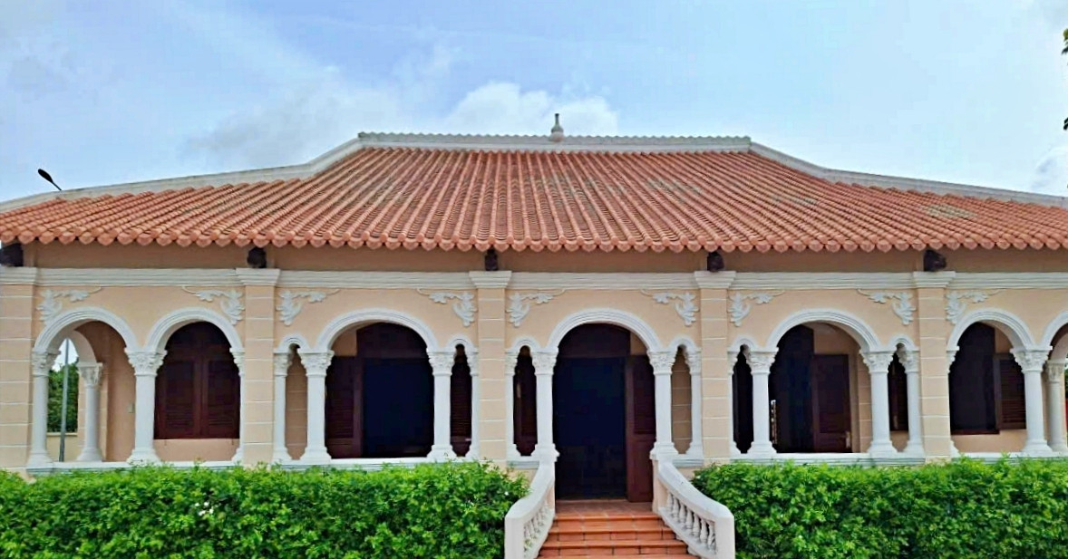 Elderly Vietnamese man finds treasure under restored family home