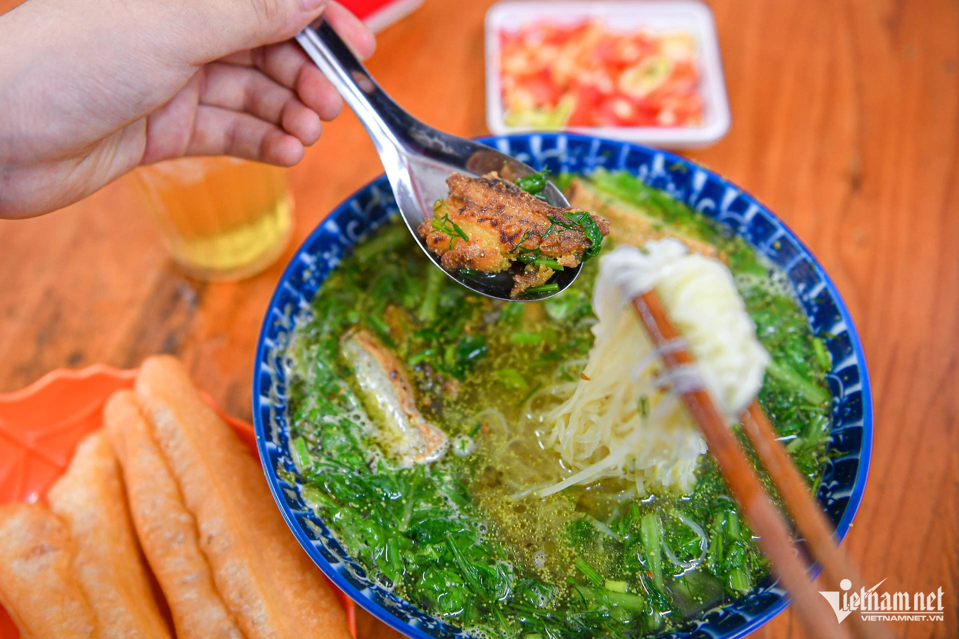 hanoi street food1.jpg