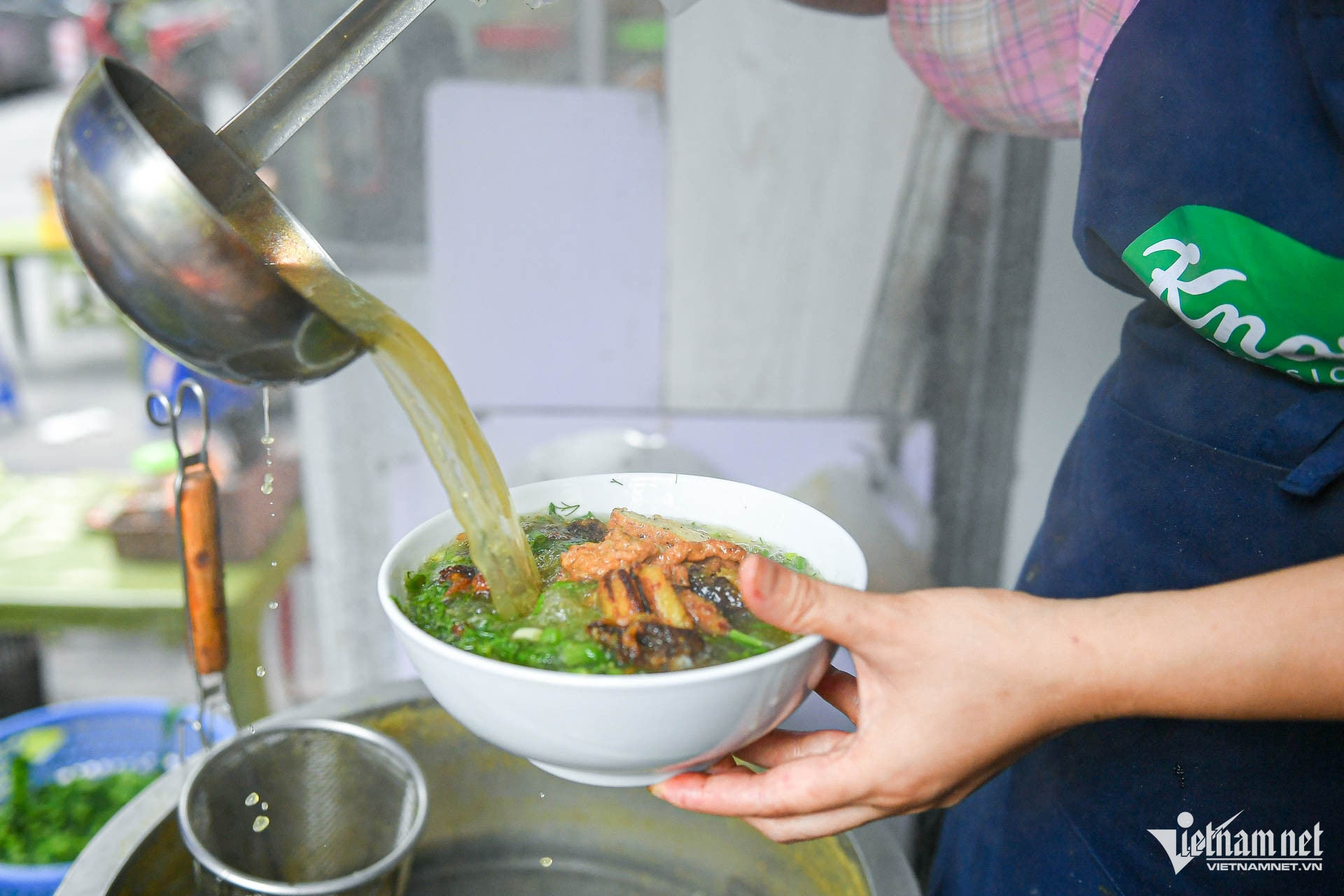 hanoi street food2.jpg