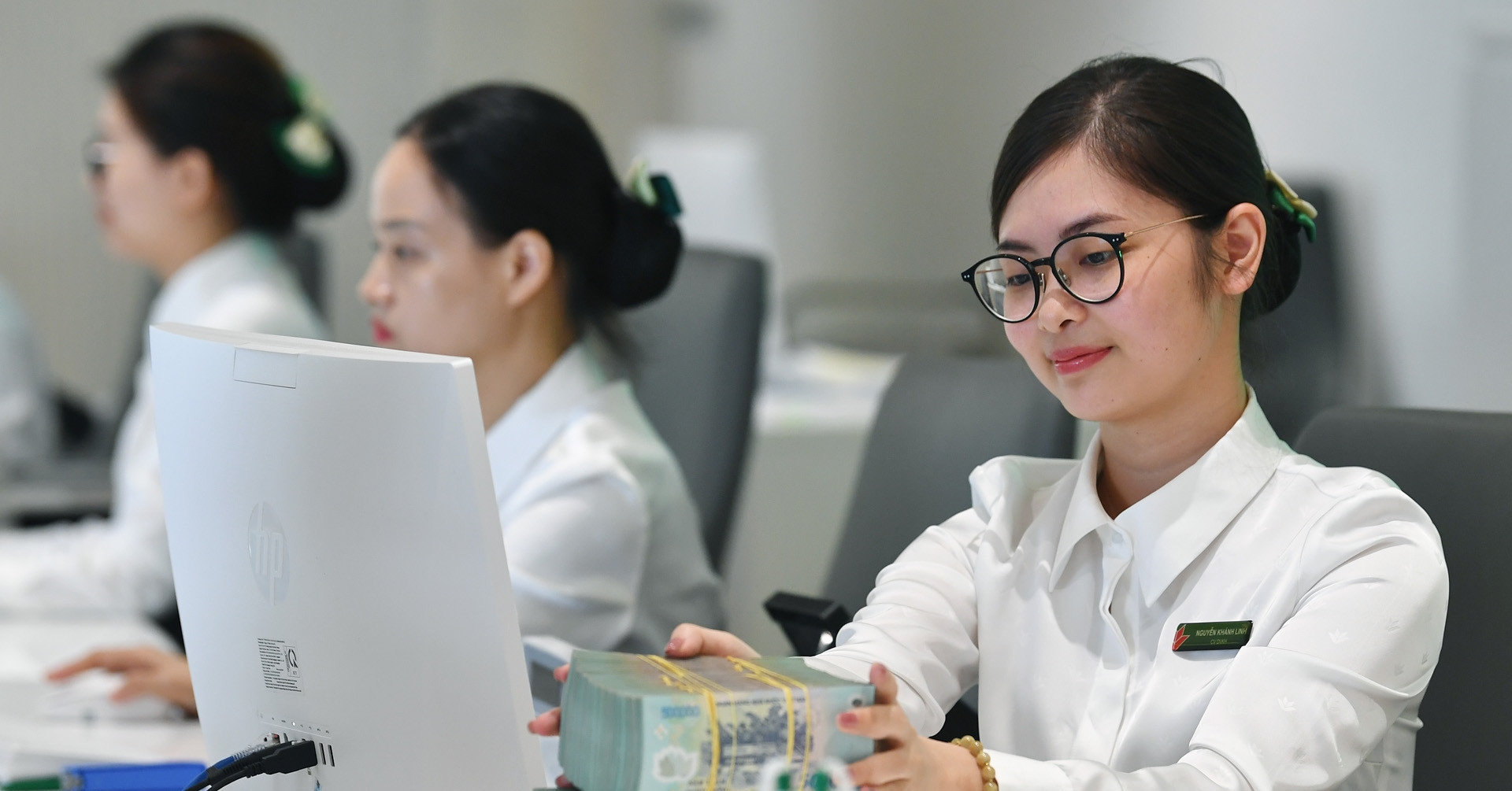 Vietnam banks set new record in staff income in early 2025