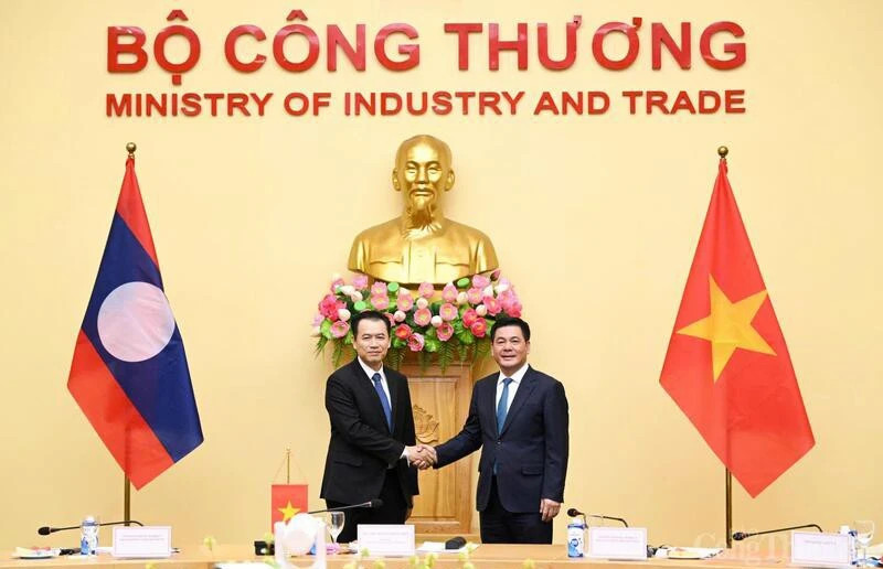 Vietnam, Laos to strengthen cooperation in trade, energy, border logistics