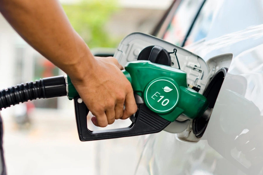 Does E10 gasoline reduce vehicle performance, increase fuel consumption?