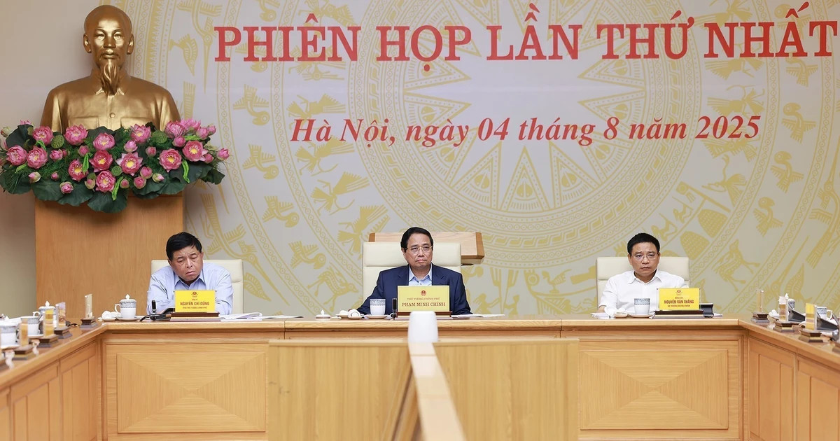 PM outlines 15 groups of tasks, solutions to boost private economic sector