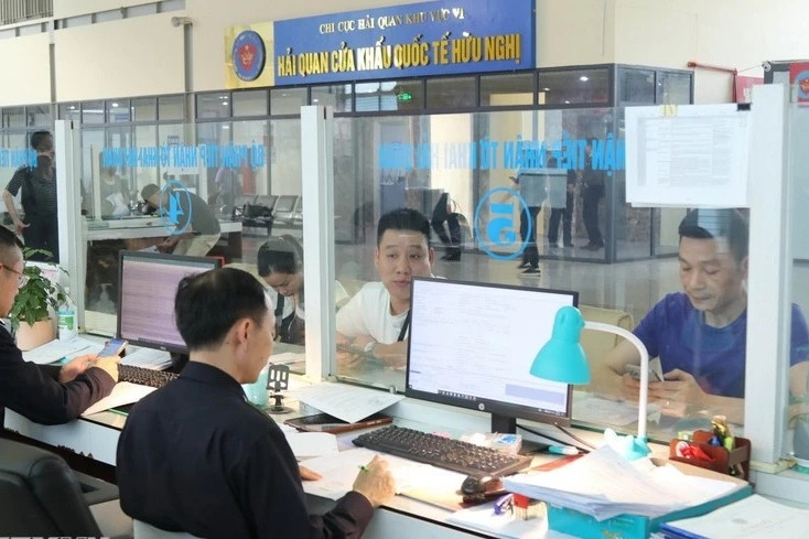 PM urges faster streamlining of administrative procedures, business conditions
