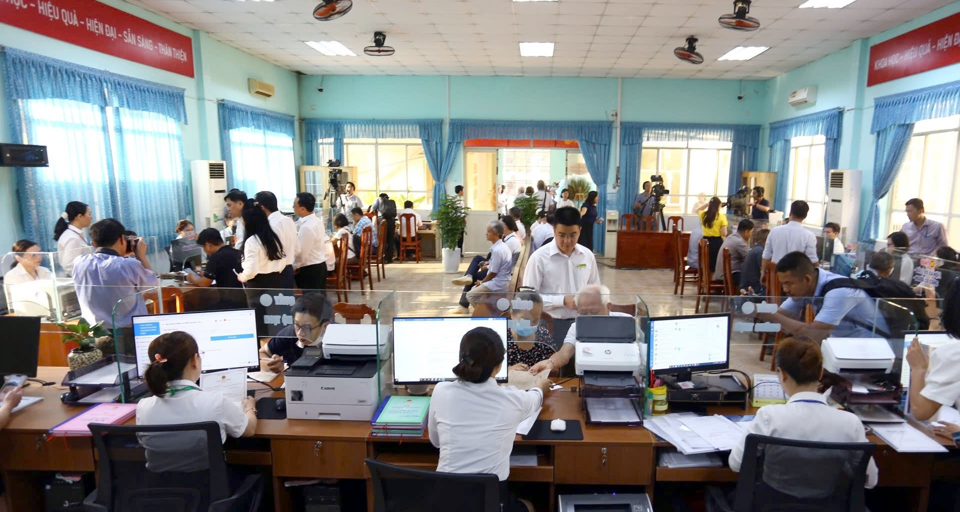 Vietnam’s Interior Ministry sends top officials to provinces in historic move