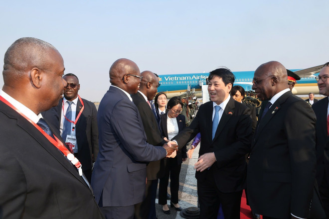 president-luong-cuong-begins-state-visit-to-angola-1.jpg