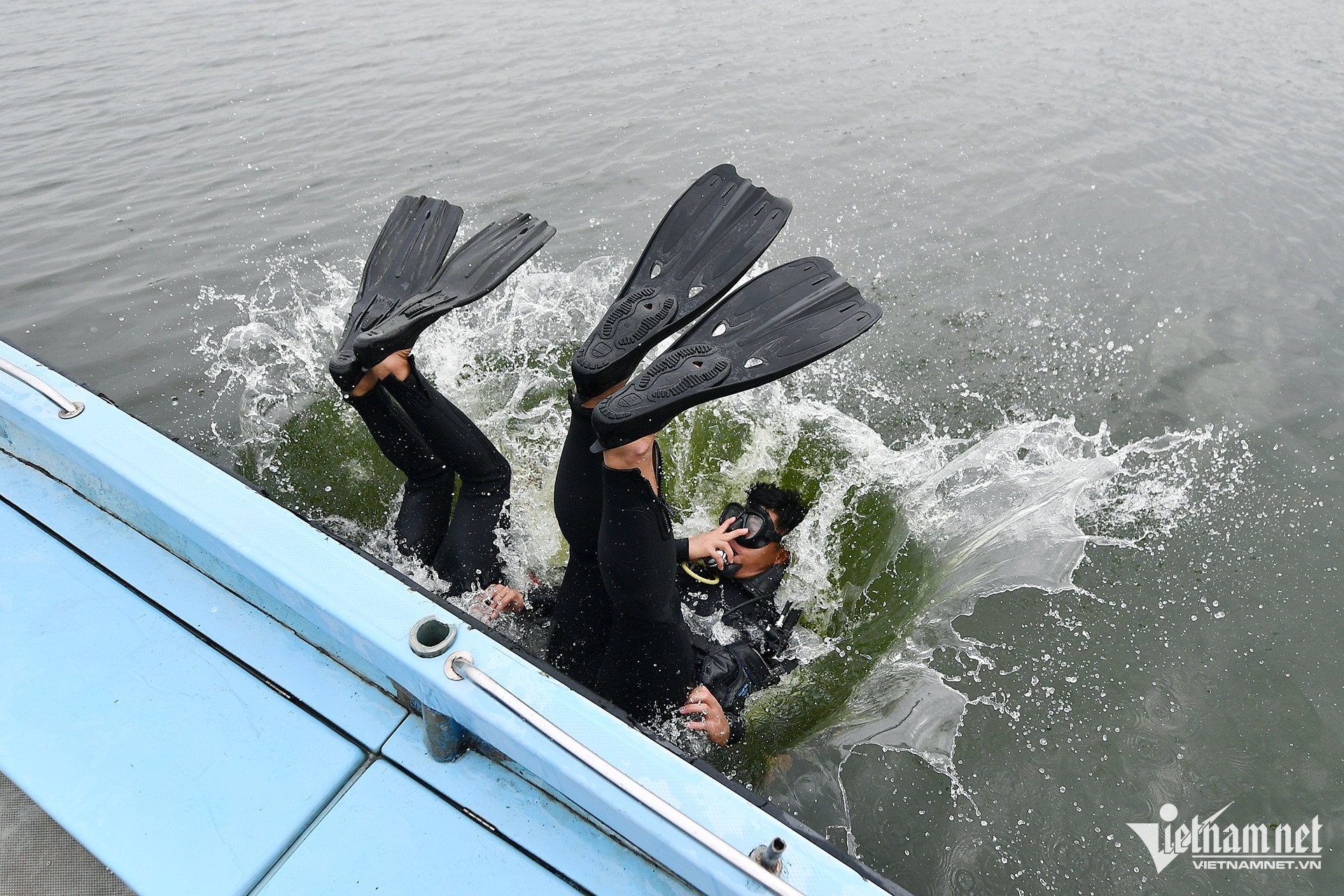 vietnam divers15.jpg