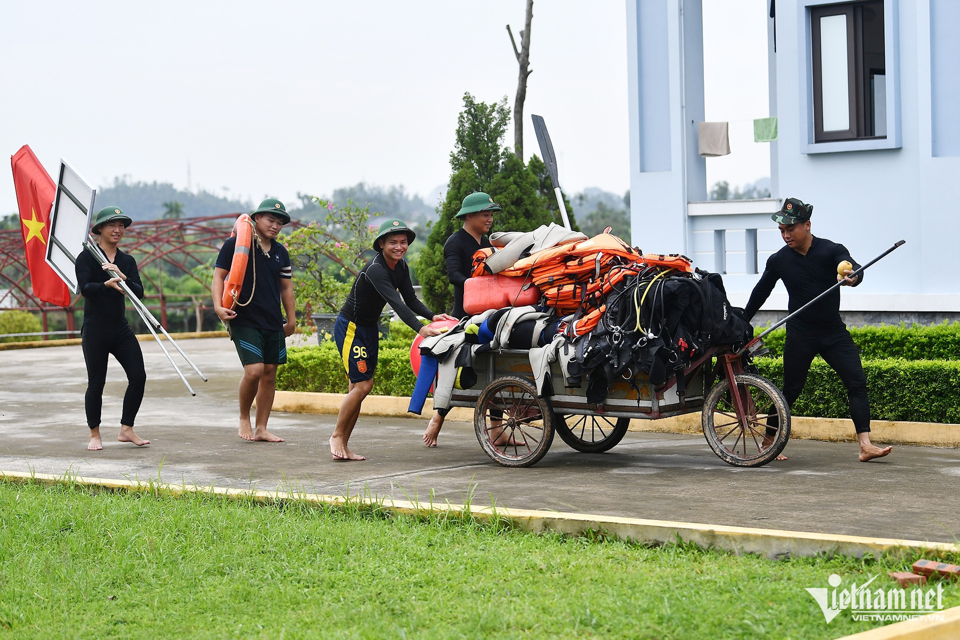 vietnam divers18.jpg