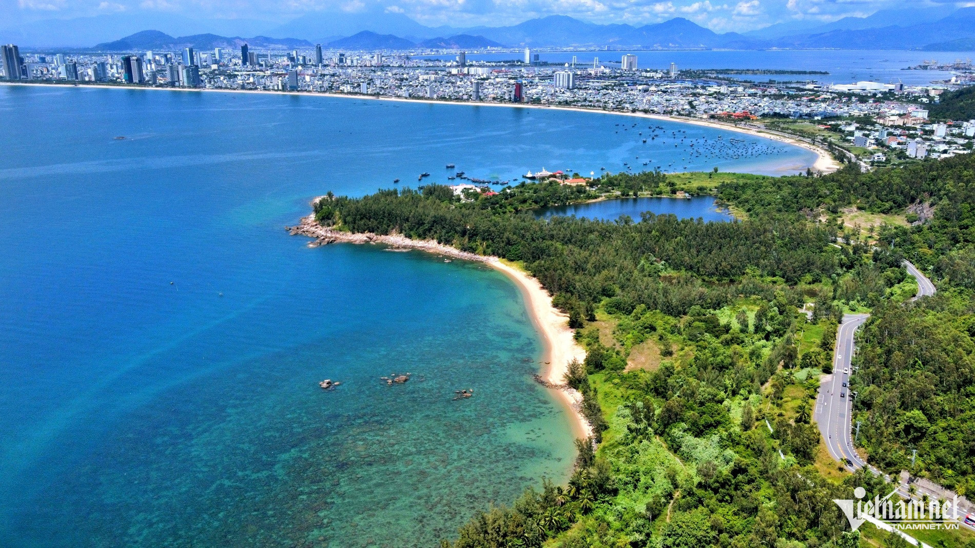 Da Nang Beach.jpg