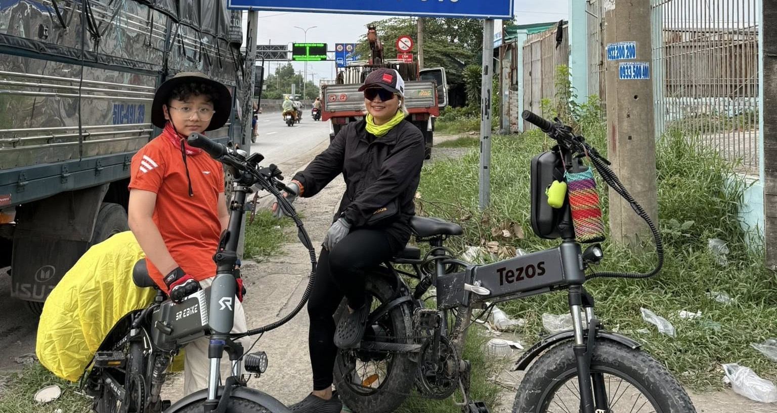 No textbooks, just the road: Boy and mom ride 1,000km across Vietnam