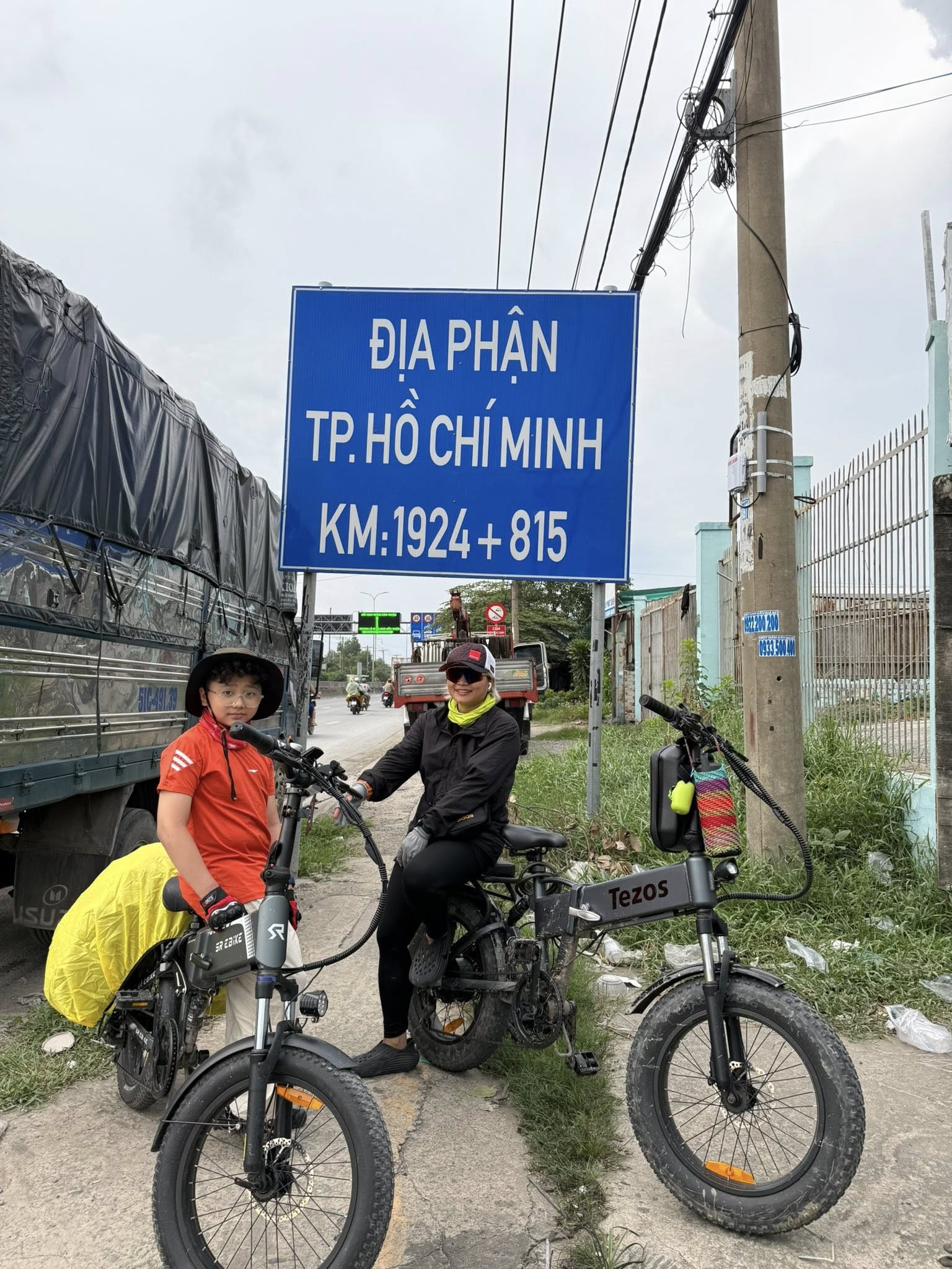 cậu bé đạp xe xuyên việt