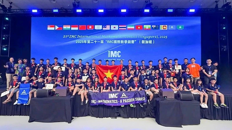 Vietnam’s young mathematicians win 55 medals at IMC 2025 in Singapore