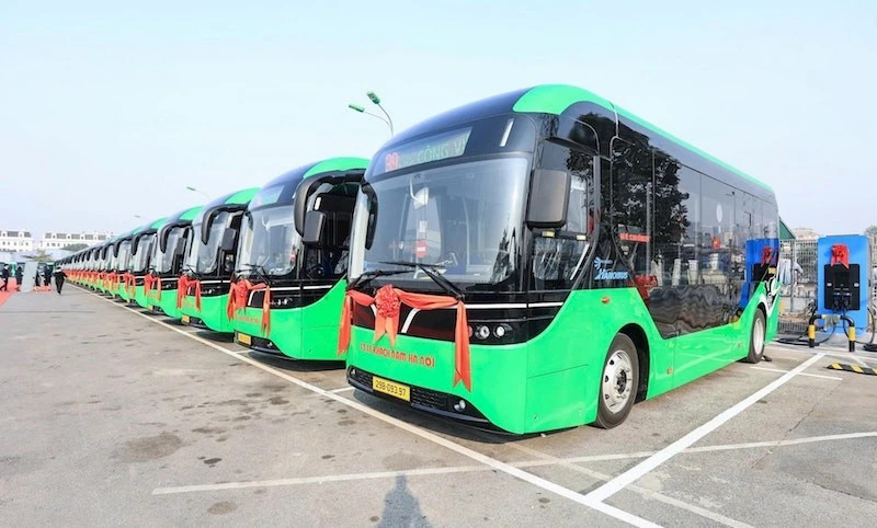 Hanoi pilots electric bus route for sightseeing in city center