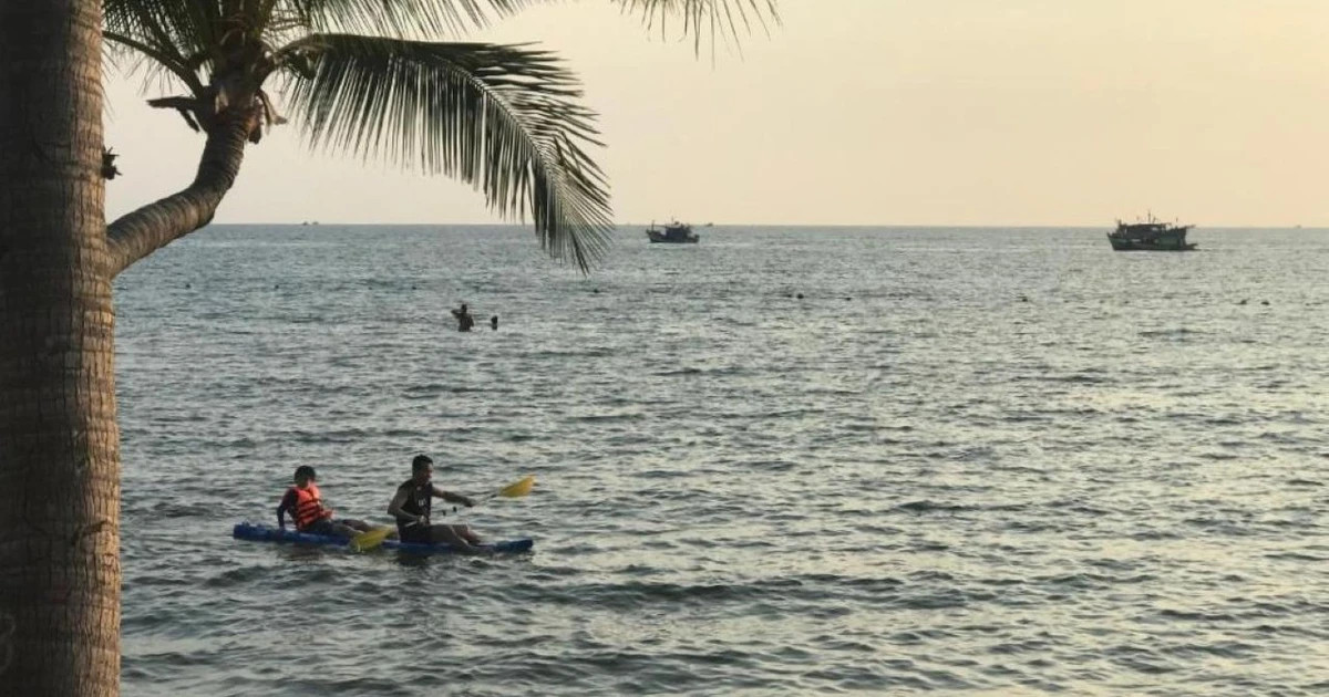 Retired Vietnamese travelers prioritize adventure over inheritance