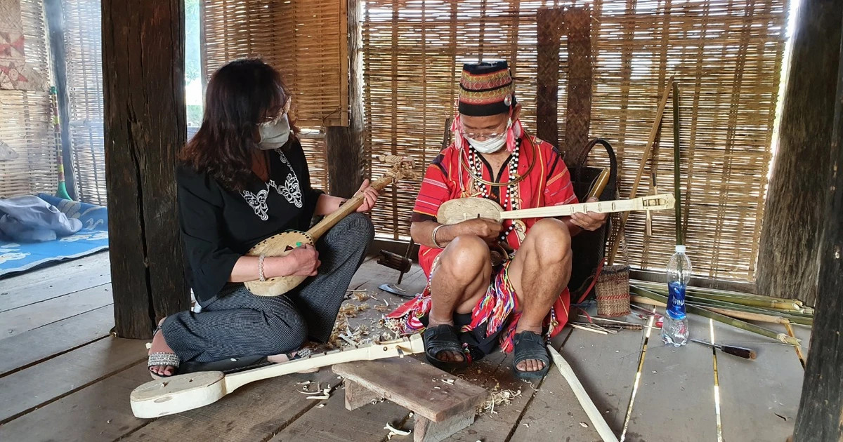 The love instrument of the Gie-Trieng highlanders