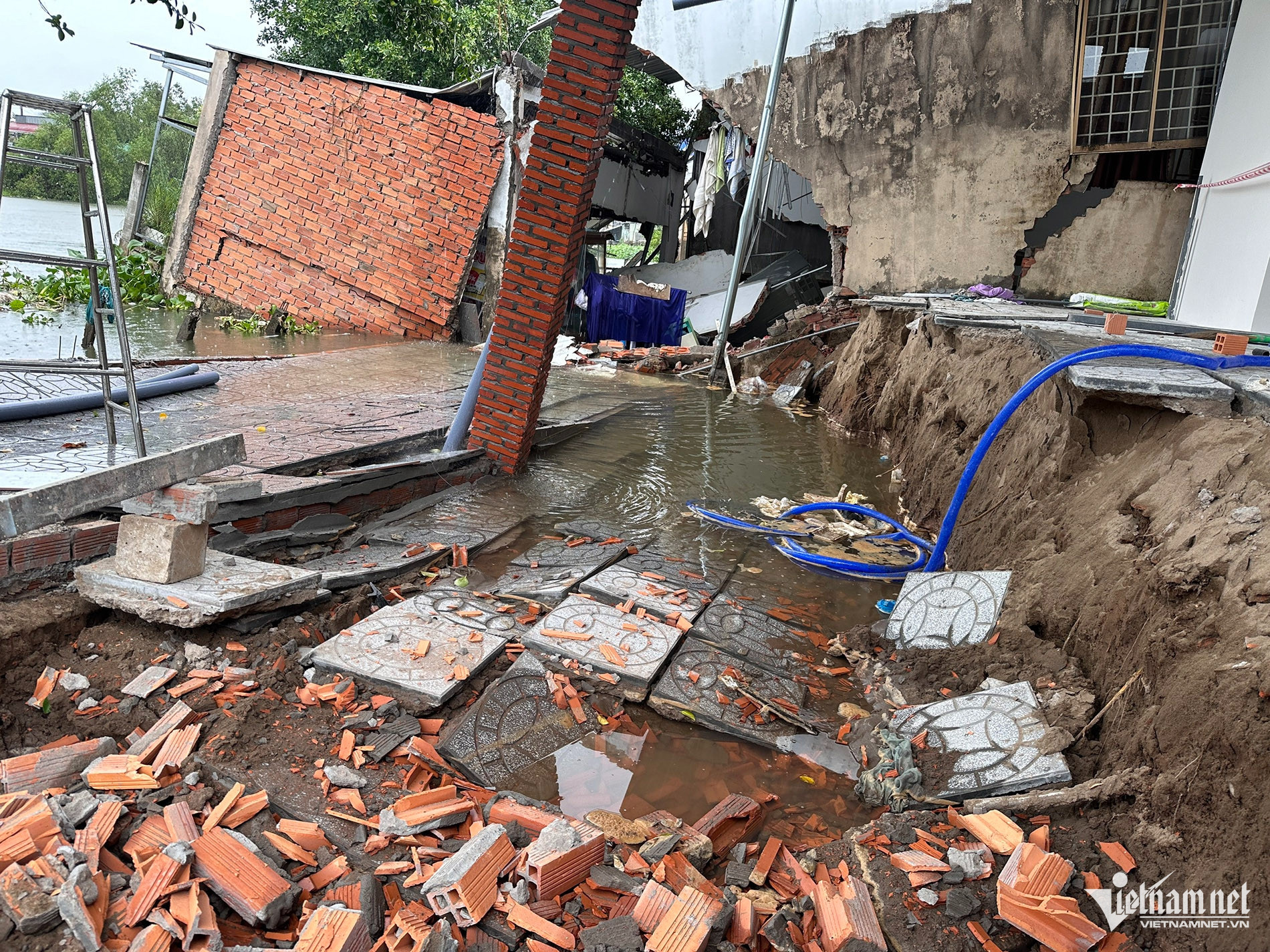 w sat lo 1792 67190.jpg