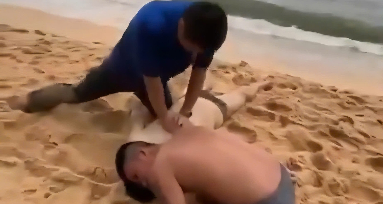 Five tourists caught in Phu Quoc surf, one in critical condition