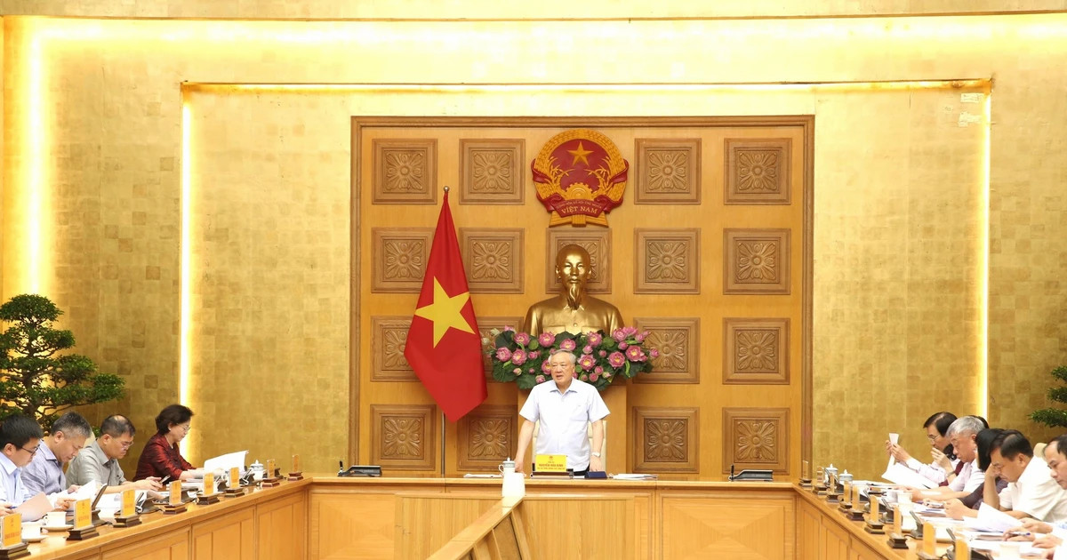 Government reviews delegation of power report before Politburo submission
