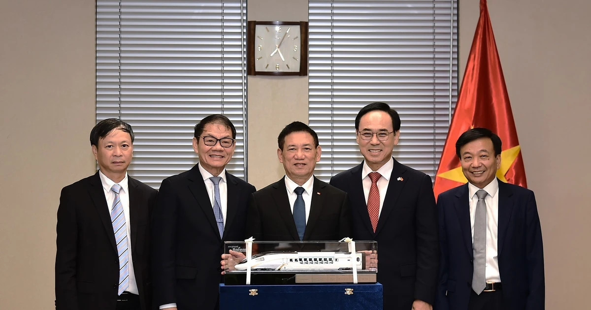 Hyundai Rotem seeks partnership with Vietnam on high-speed rail development