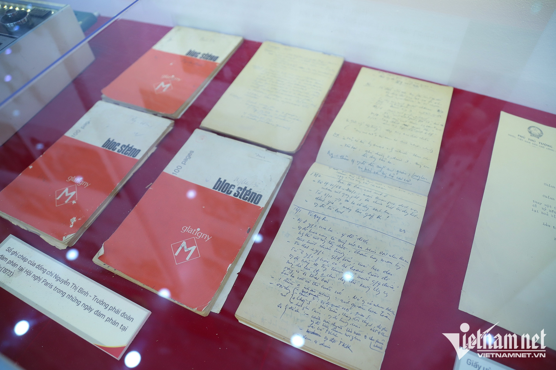 exhibition vietnam1.jpg