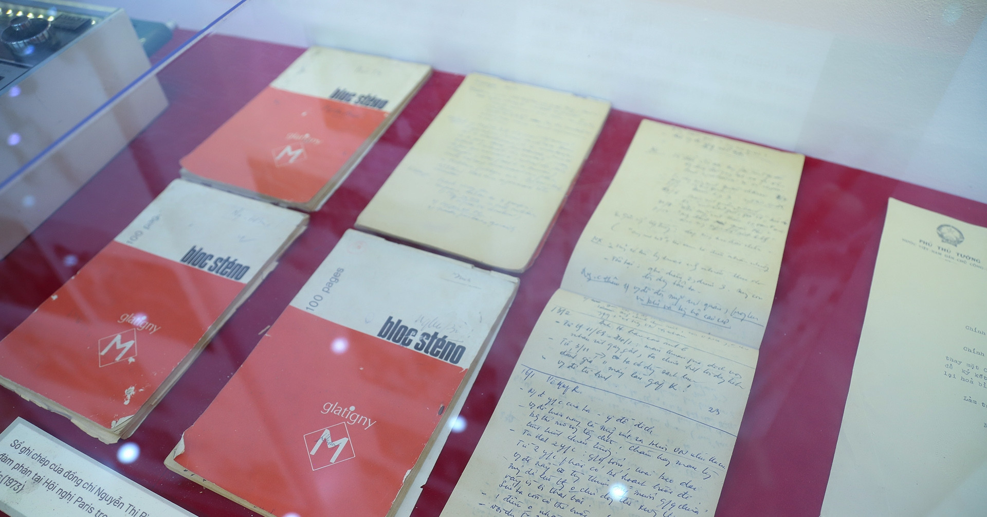 Historic diplomatic archives, Madam Nguyen Thi Binh's notes unveiled in Hanoi