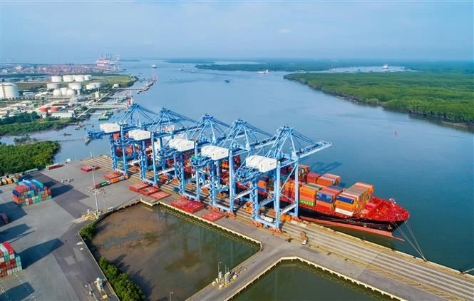 Vietnam accelerates industrial restructuring, targets major logistics hub