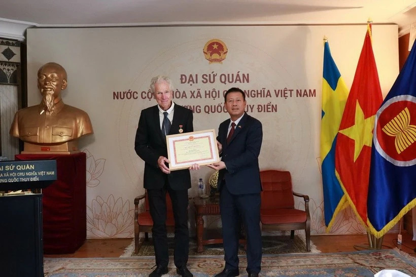 Vietnam honours Swedish director with insignia for cultural contributions